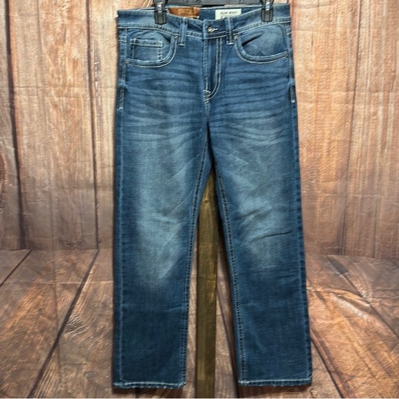 NWT Axle Slim Boot Cut Style with nice medium wash and button on back pockets - Picture 5 of 11